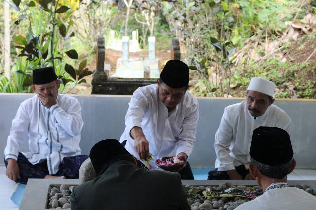 ZIARAH TOKOH PENDIRI KECAMATAN SUKOHARJO